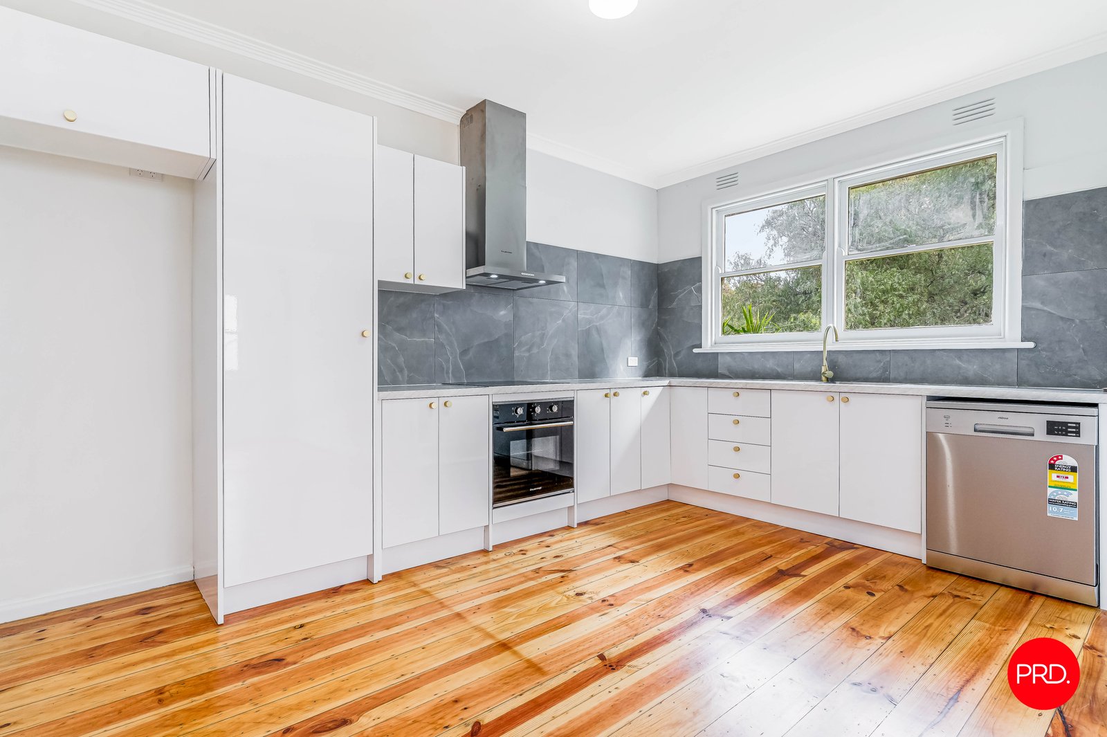 40 Montgomery Crescent WHITE HILLS 5