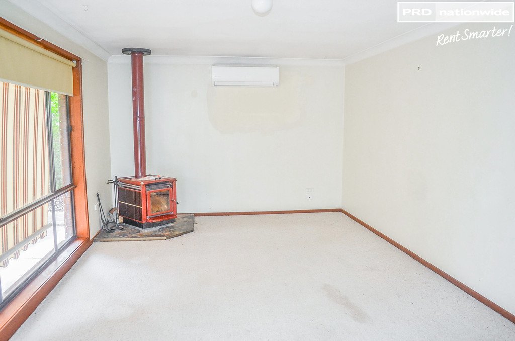 40 Pugsley Ave  ESTELLA 3