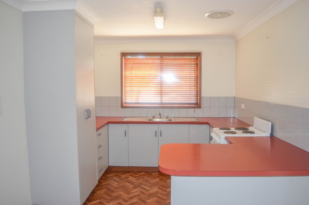 40 Pugsley Ave  ESTELLA 3