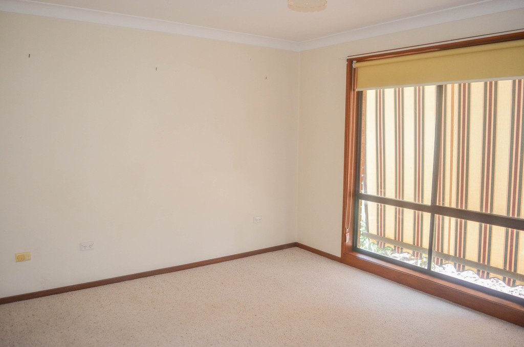 40 Pugsley Ave  ESTELLA 8