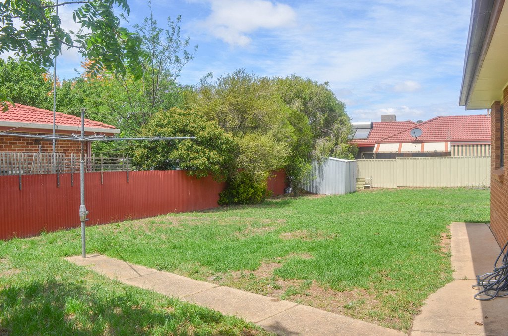 40 Pugsley Ave  ESTELLA 10