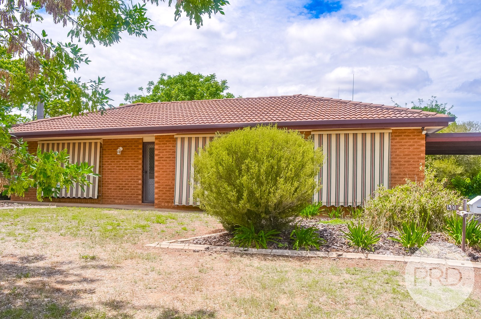40 Pugsley Ave  ESTELLA 1