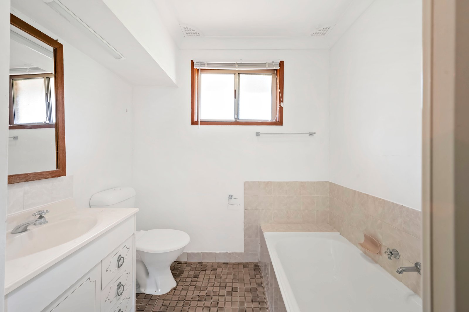40 Raiss Close LEMON TREE PASSAGE 7