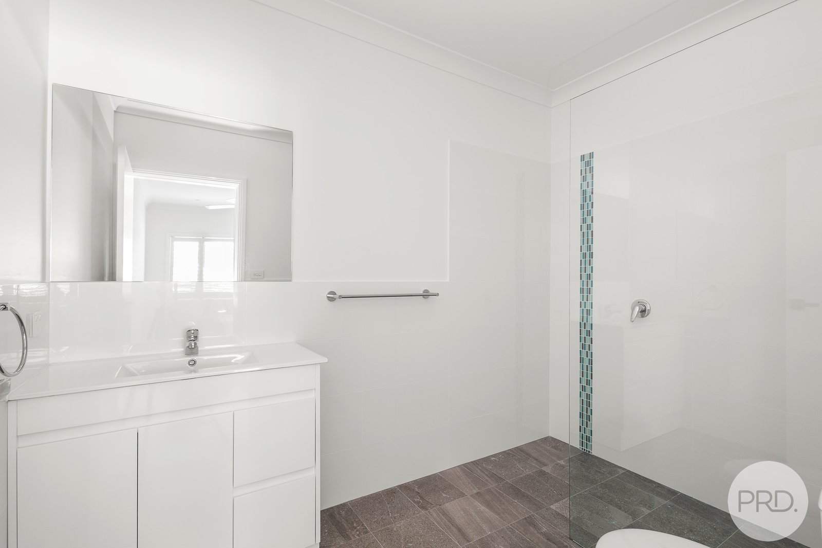 40 Ridgeview Drive, (off Fleet Street)  SALAMANDER BAY 10