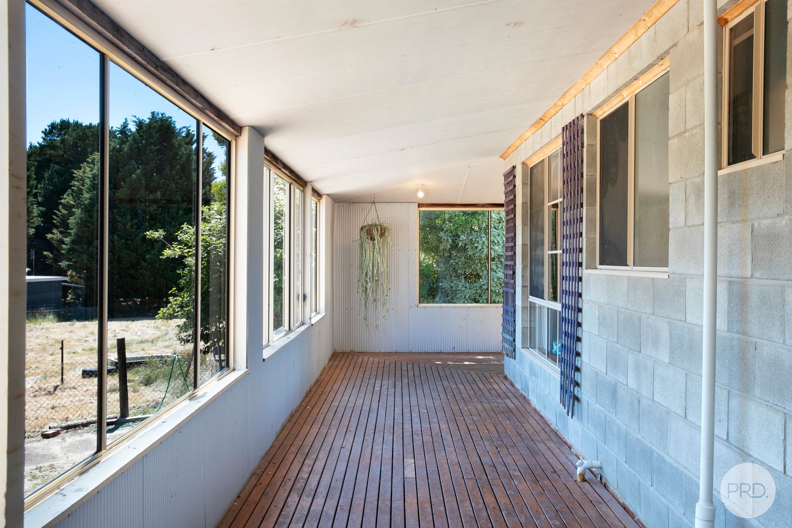 40 Vicki Court SCARSDALE 6