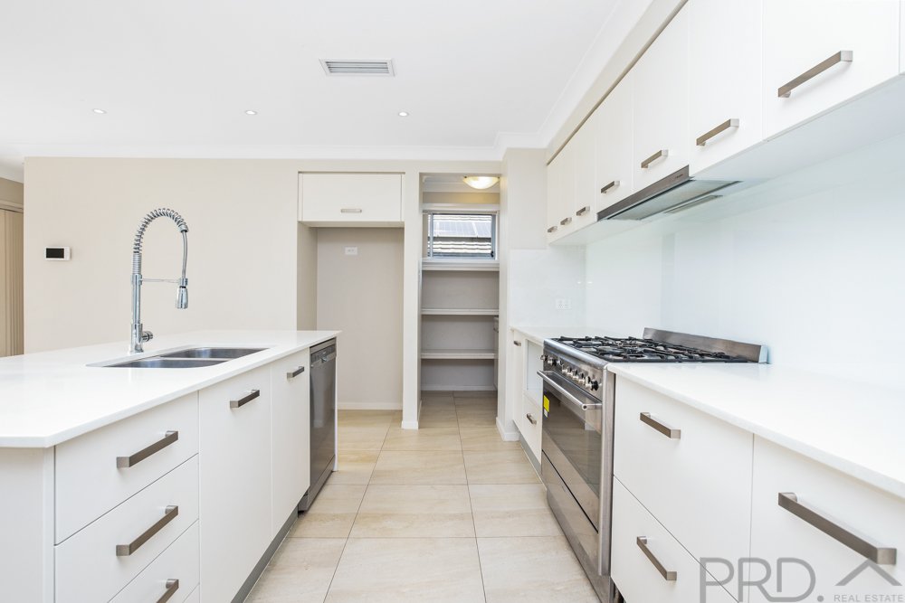 40 Warbler Avenue ABERGLASSLYN 3
