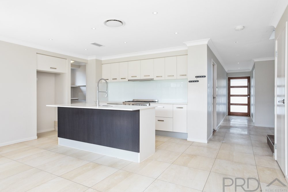 40 Warbler Avenue ABERGLASSLYN 5