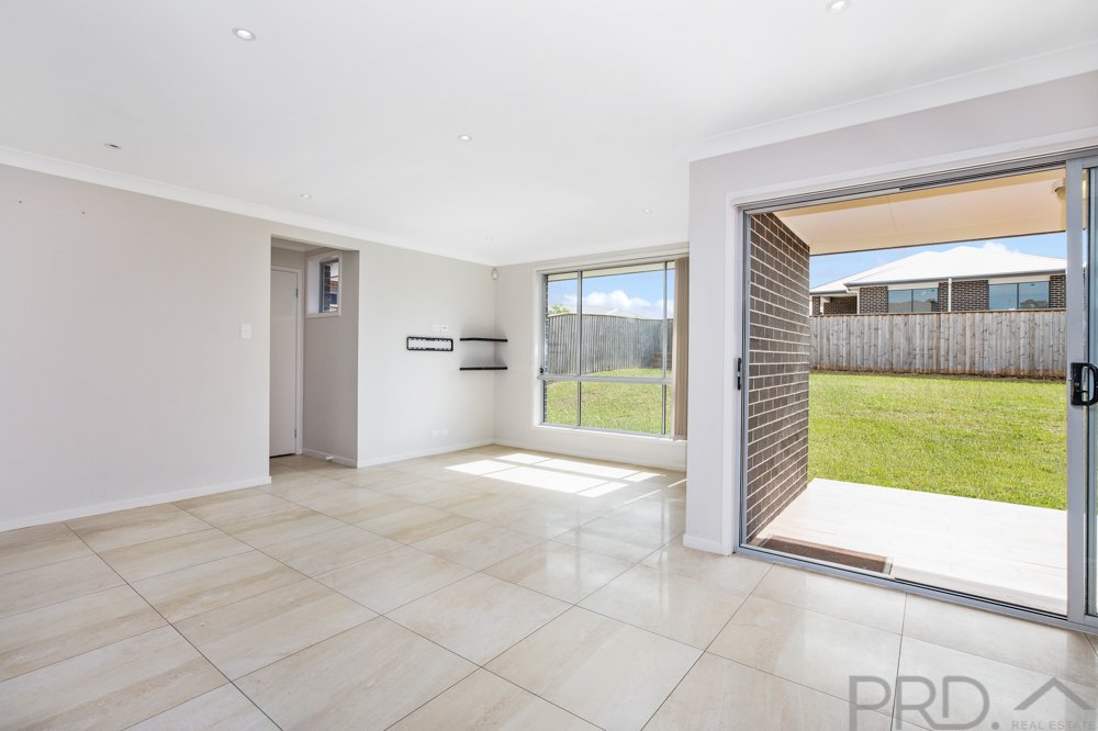 40 Warbler Avenue ABERGLASSLYN 8