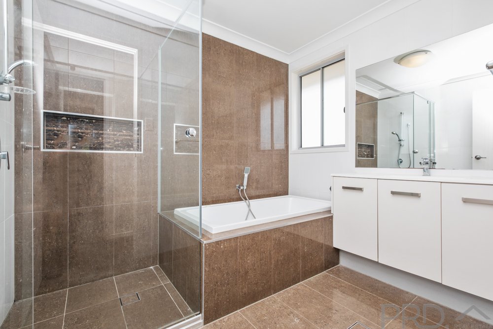 40 Warbler Avenue ABERGLASSLYN 9