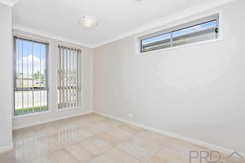 40 Warbler Avenue ABERGLASSLYN 11