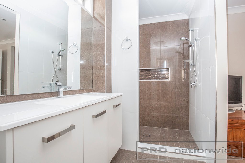 40 Warbler Avenue ABERGLASSLYN 5