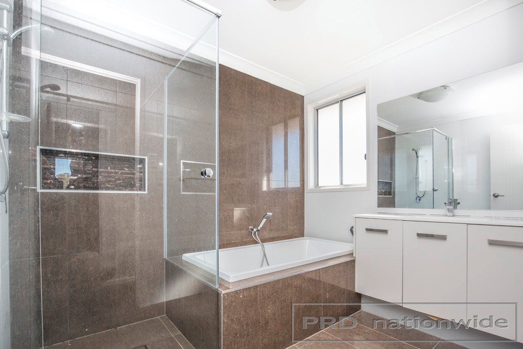 40 Warbler Avenue ABERGLASSLYN 8