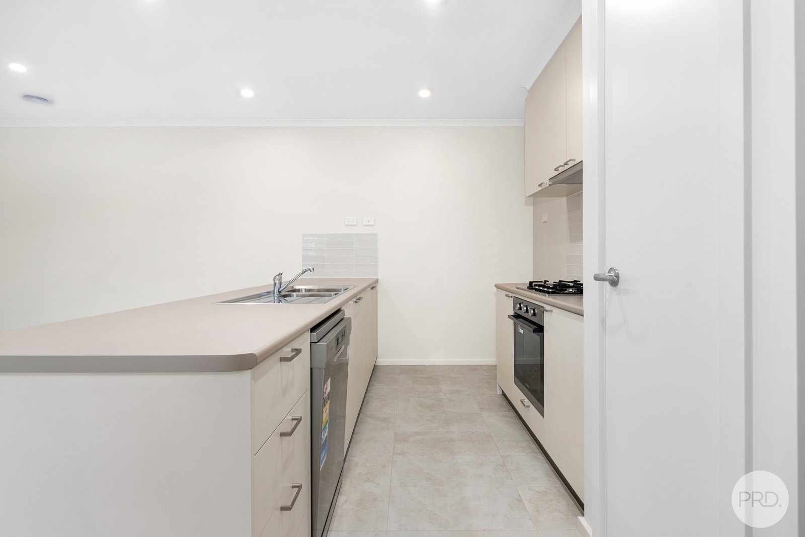 40 Warburton Drive LUCAS 4