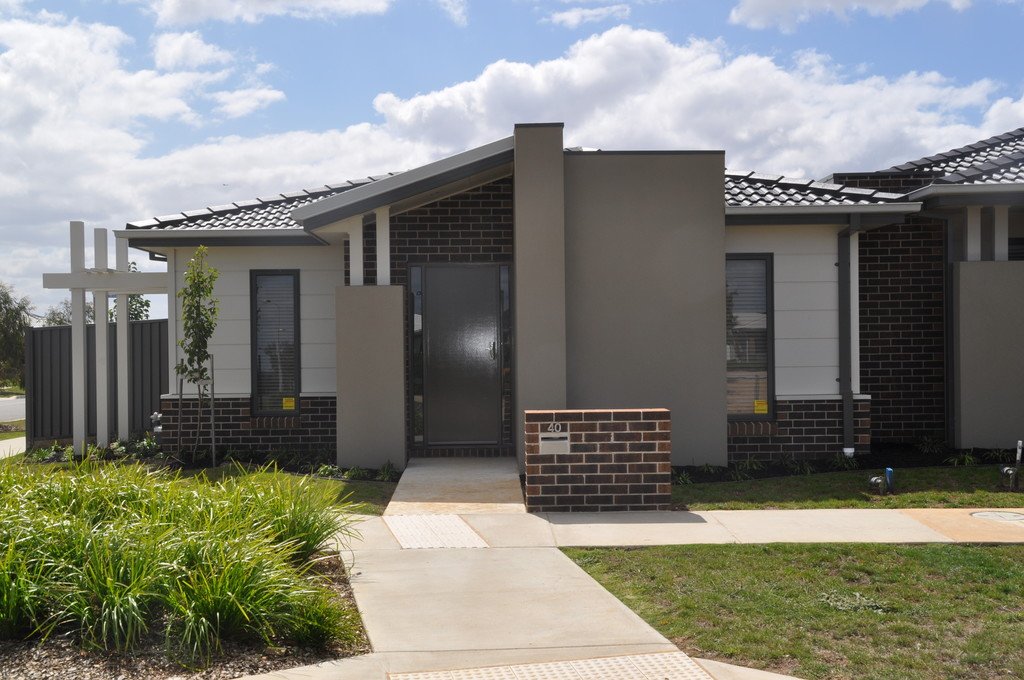 40 Warburton Drive Lucas 1