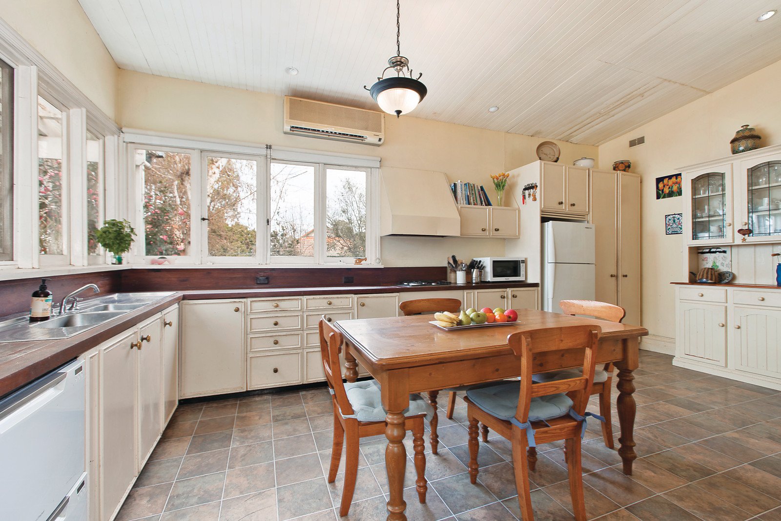 40 Warburton Road, Canterbury, VIC