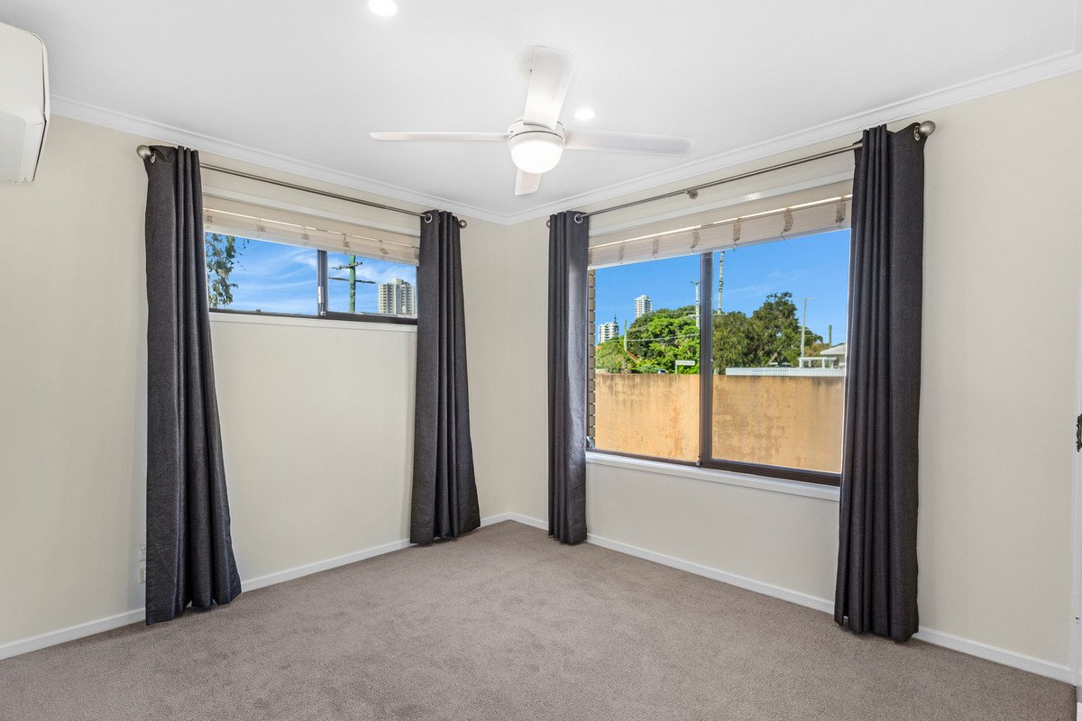 40 Warrina Crescent Burleigh Waters 7