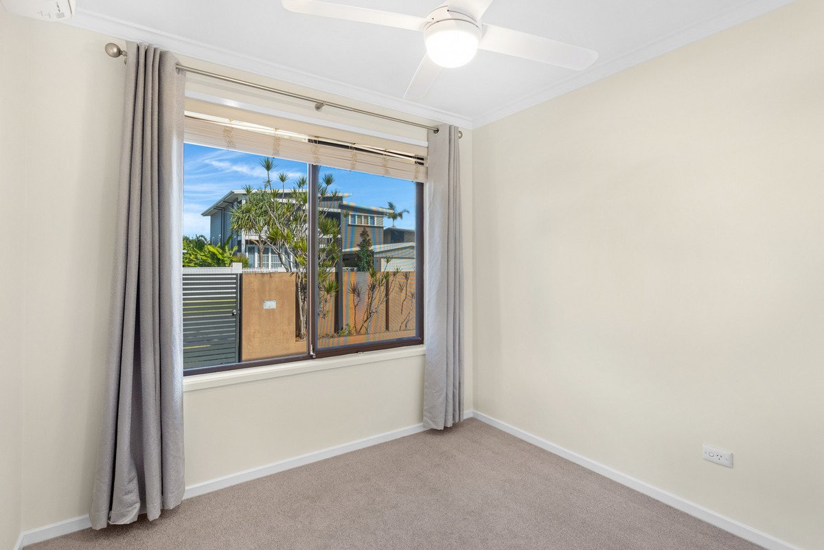 40 Warrina Crescent Burleigh Waters 8