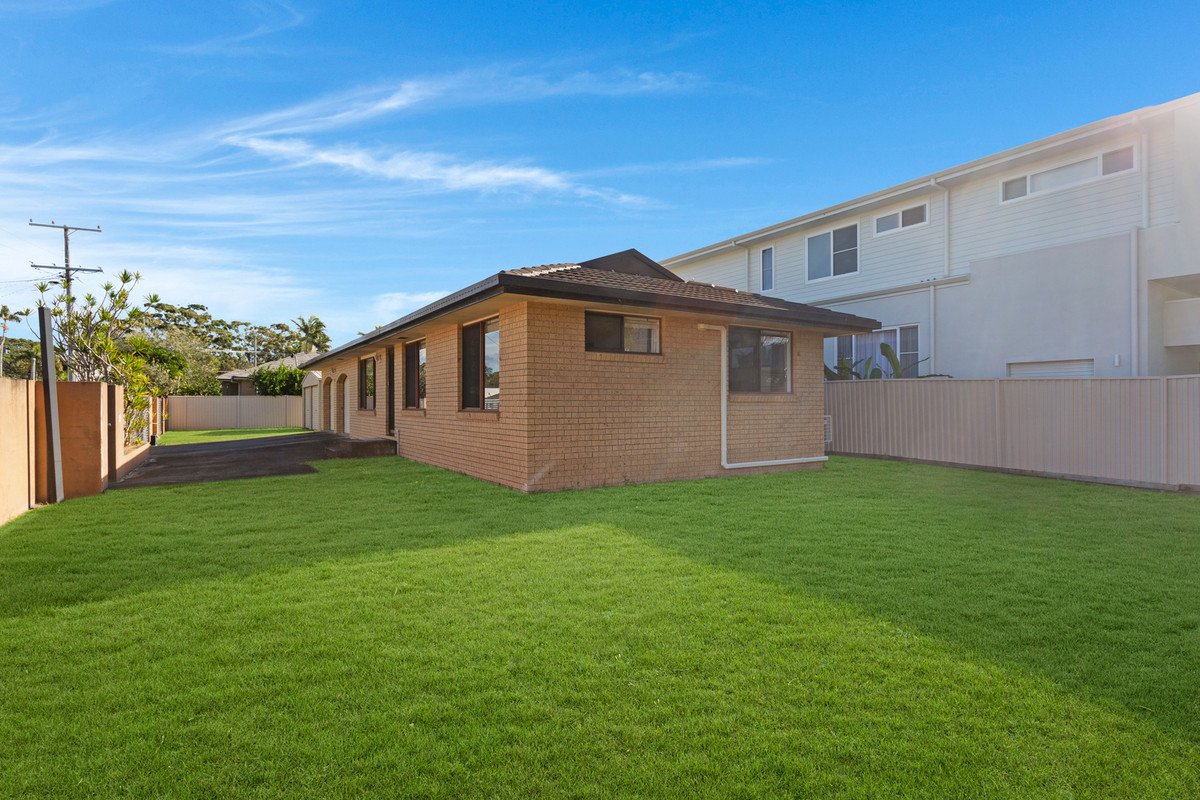 40 Warrina Crescent Burleigh Waters 11
