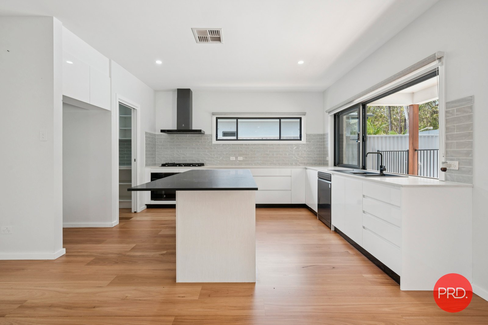 40 Watergum Close SAPPHIRE BEACH 9