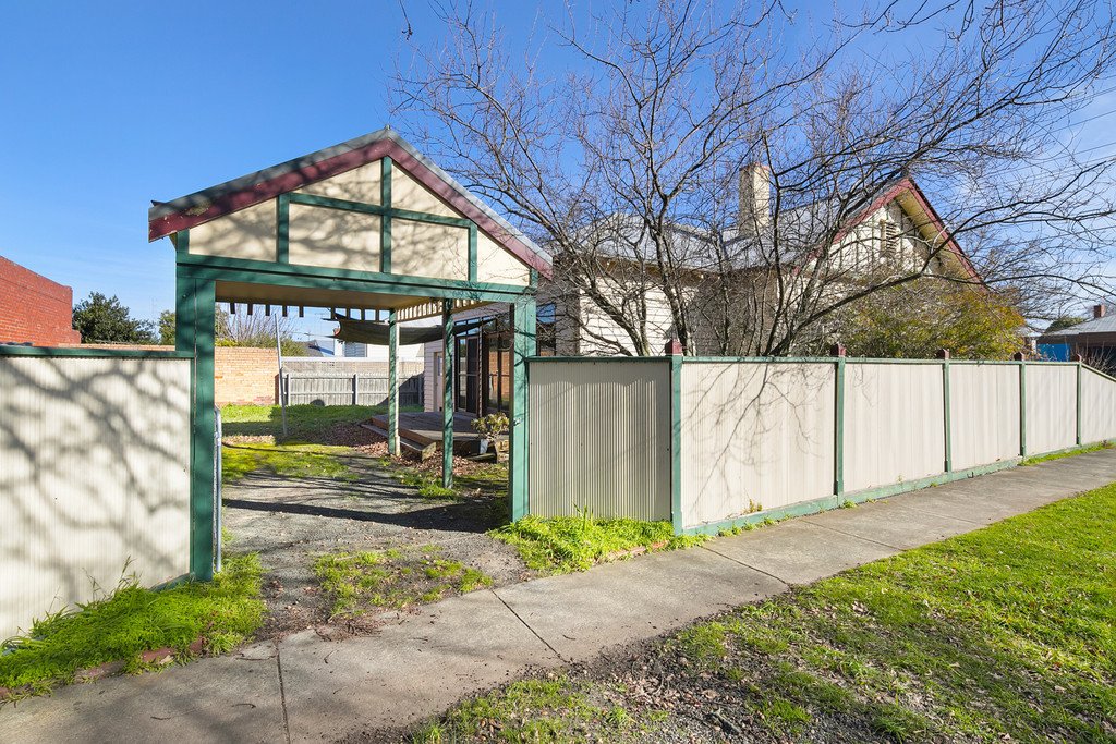 401 Drummond Street South BALLARAT CENTRAL 8