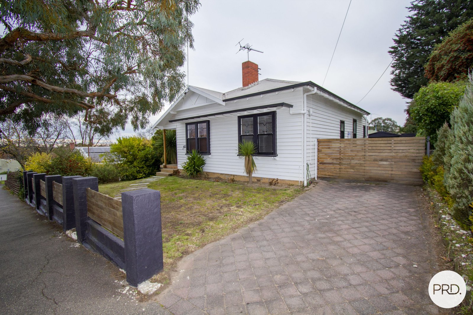 401 Peel Street North BLACK HILL 1