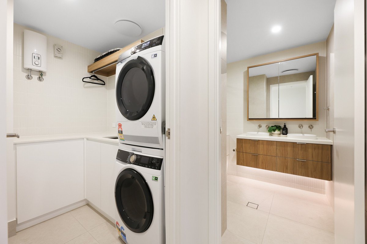 401/4 Twenty First Avenue Palm Beach 25