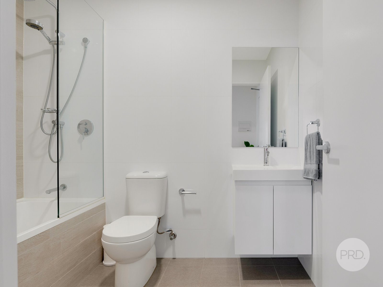 401/5 Cullen Avenue JORDAN SPRINGS 13