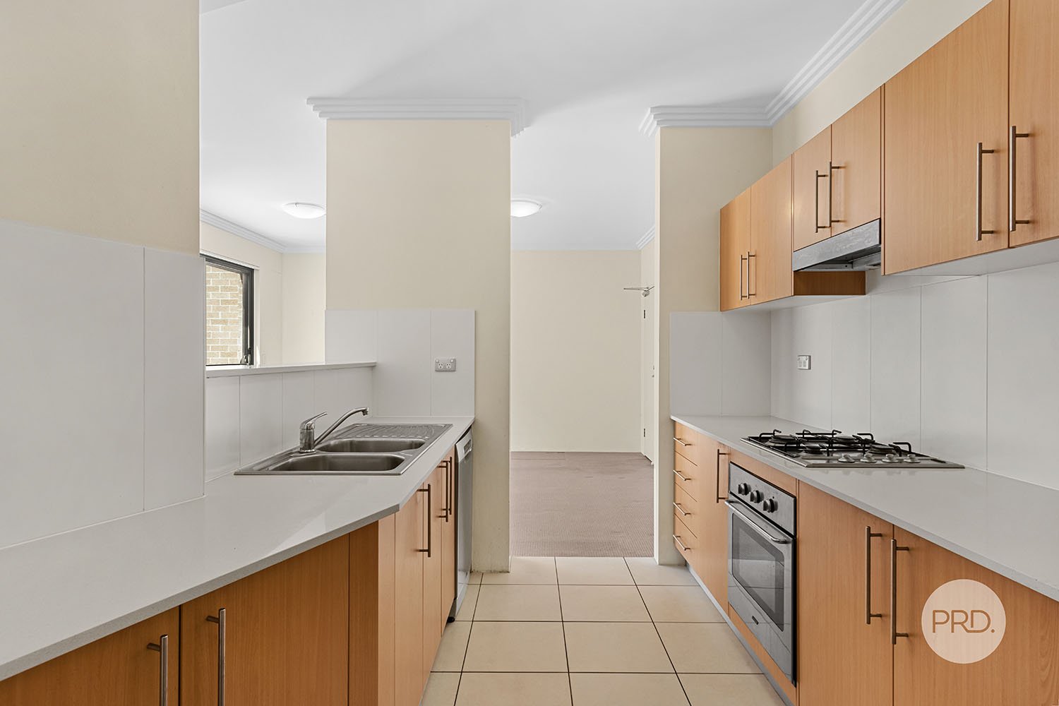 40/18-22 Gray Street SUTHERLAND 2