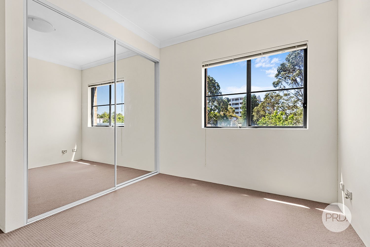 40/18-22 Gray Street SUTHERLAND 3