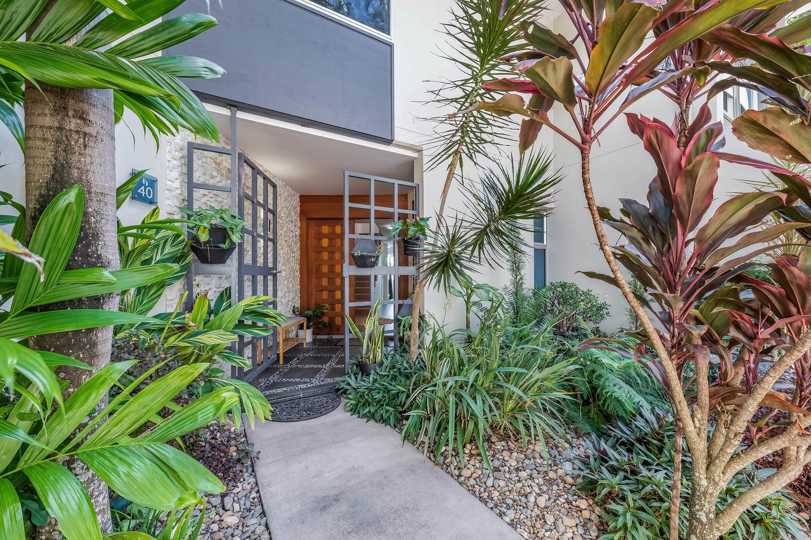 40/18-24 Raintree Place AIRLIE BEACH 2