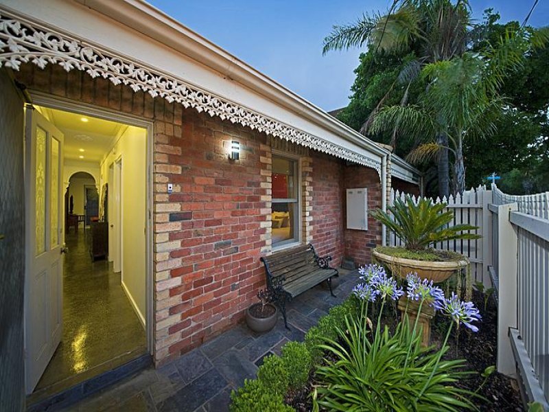 Gallery: 402 Bay Street