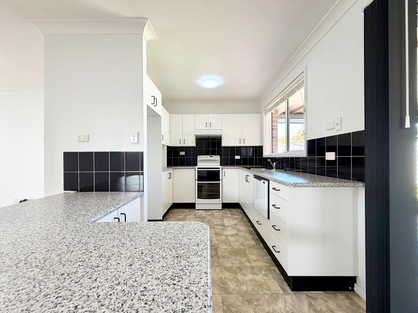 402 Soldiers Point Road SALAMANDER BAY 6
