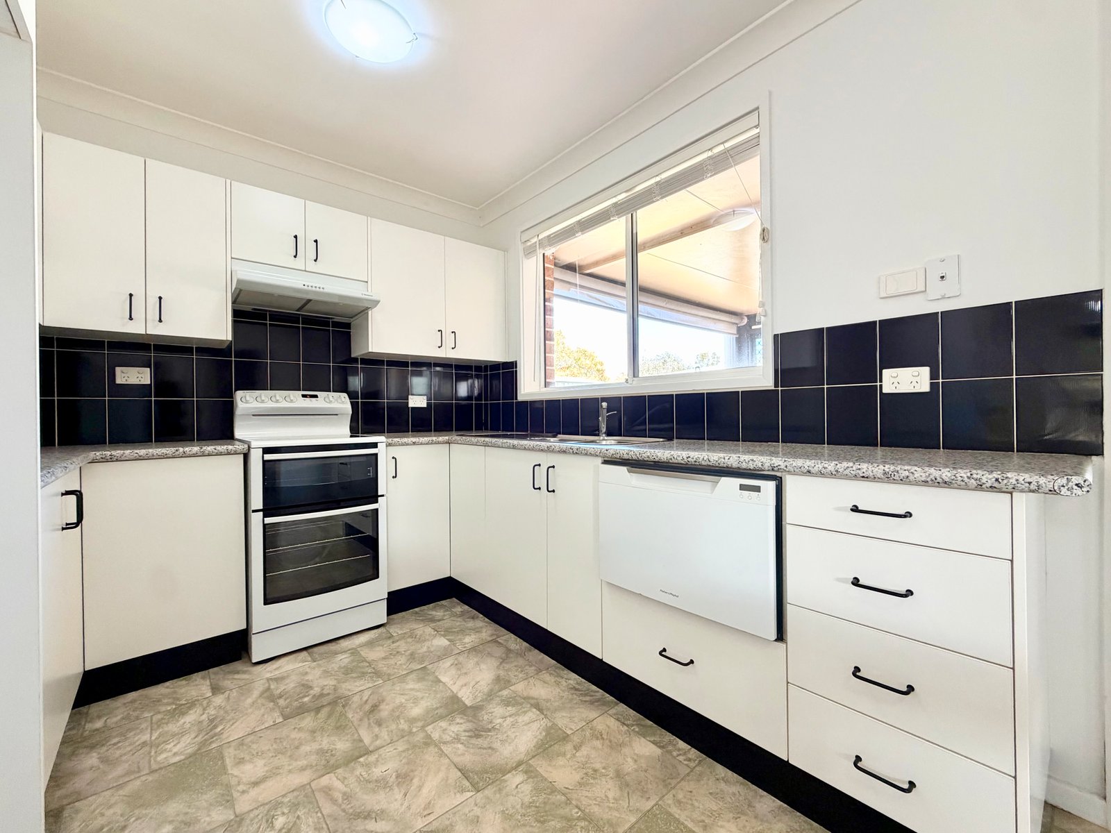 402 Soldiers Point Road SALAMANDER BAY 7