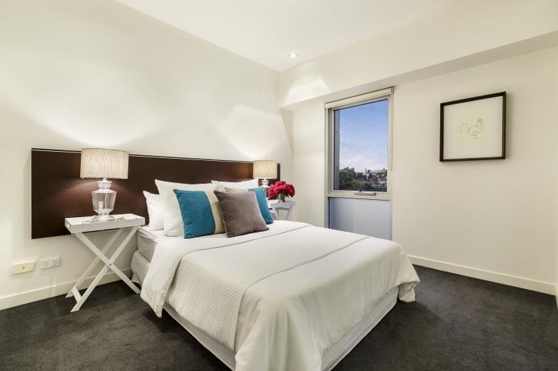 Gallery: 402/135 Inkerman Street