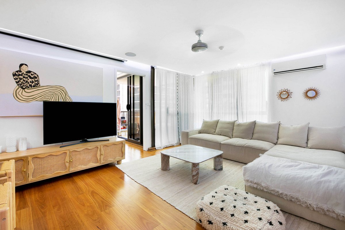 402/1855 Gold Coast Highway BURLEIGH HEADS 2