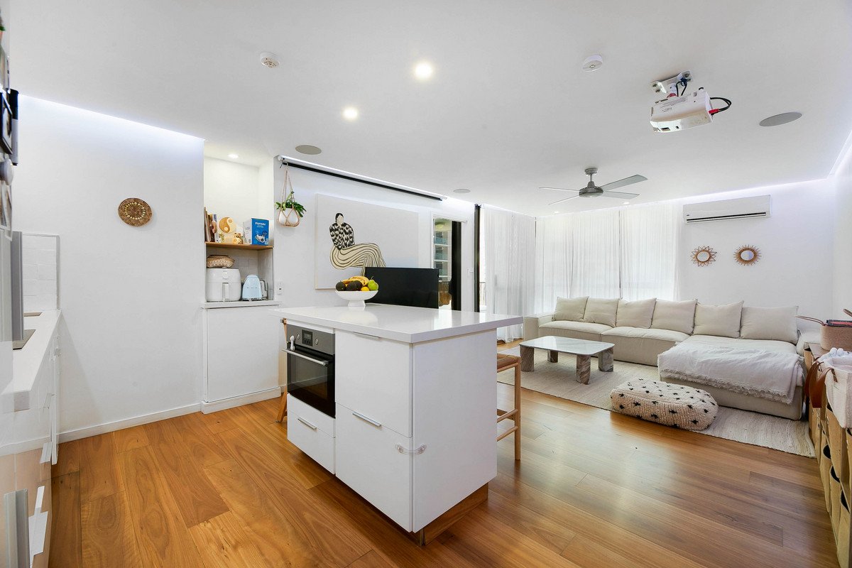402/1855 Gold Coast Highway BURLEIGH HEADS 4
