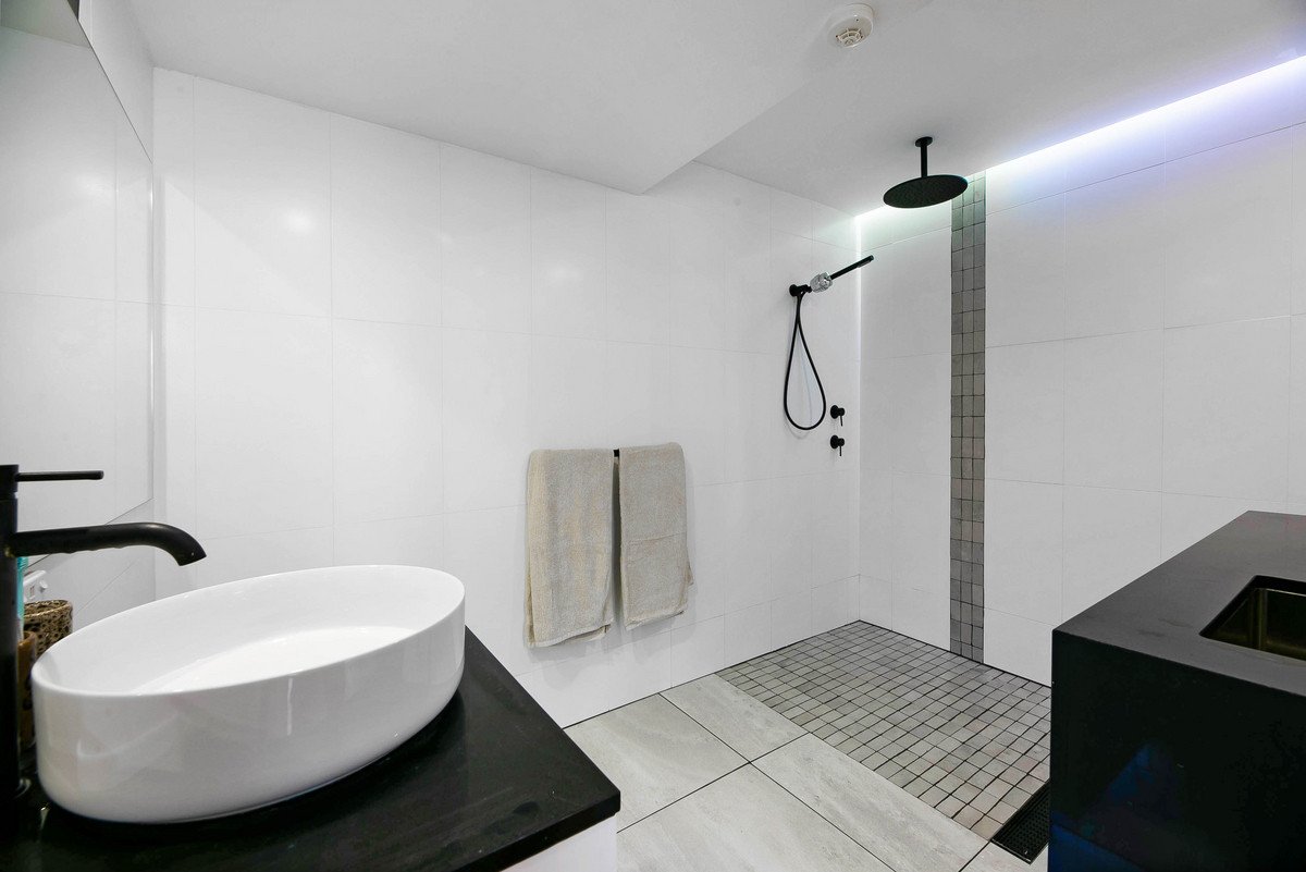402/1855 Gold Coast Highway BURLEIGH HEADS 12