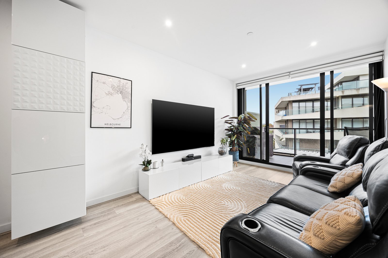 Gallery: 402/220 Bay Road