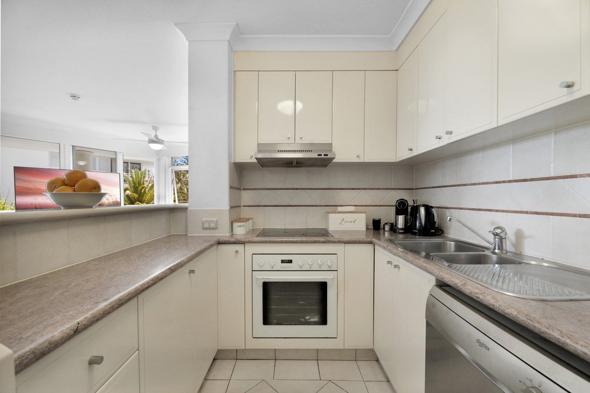 402/220 The Esplanade Burleigh Heads 4