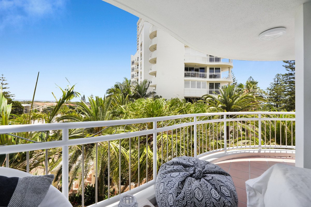 402/220 The Esplanade Burleigh Heads 5