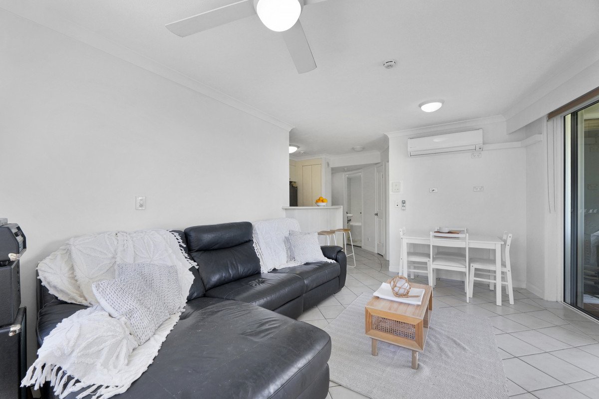 402/220 The Esplanade Burleigh Heads 8