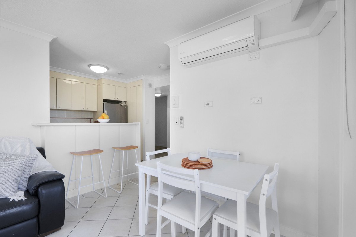 402/220 The Esplanade Burleigh Heads 9