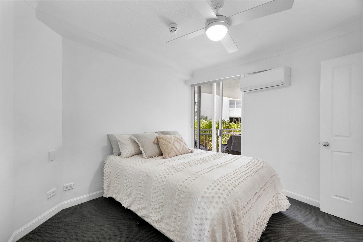 402/220 The Esplanade Burleigh Heads 10