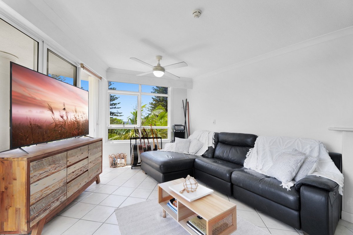 402/220 The Esplanade Burleigh Heads 12