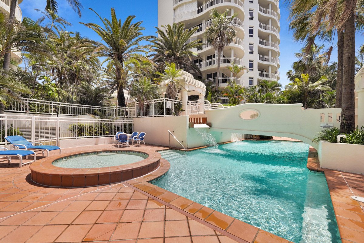 402/220 The Esplanade Burleigh Heads 17