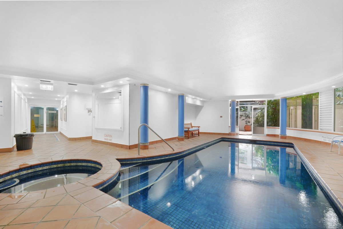 402/220 The Esplanade Burleigh Heads 19