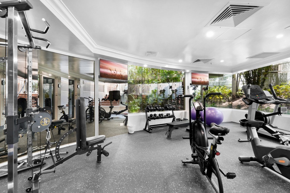 402/220 The Esplanade Burleigh Heads 20