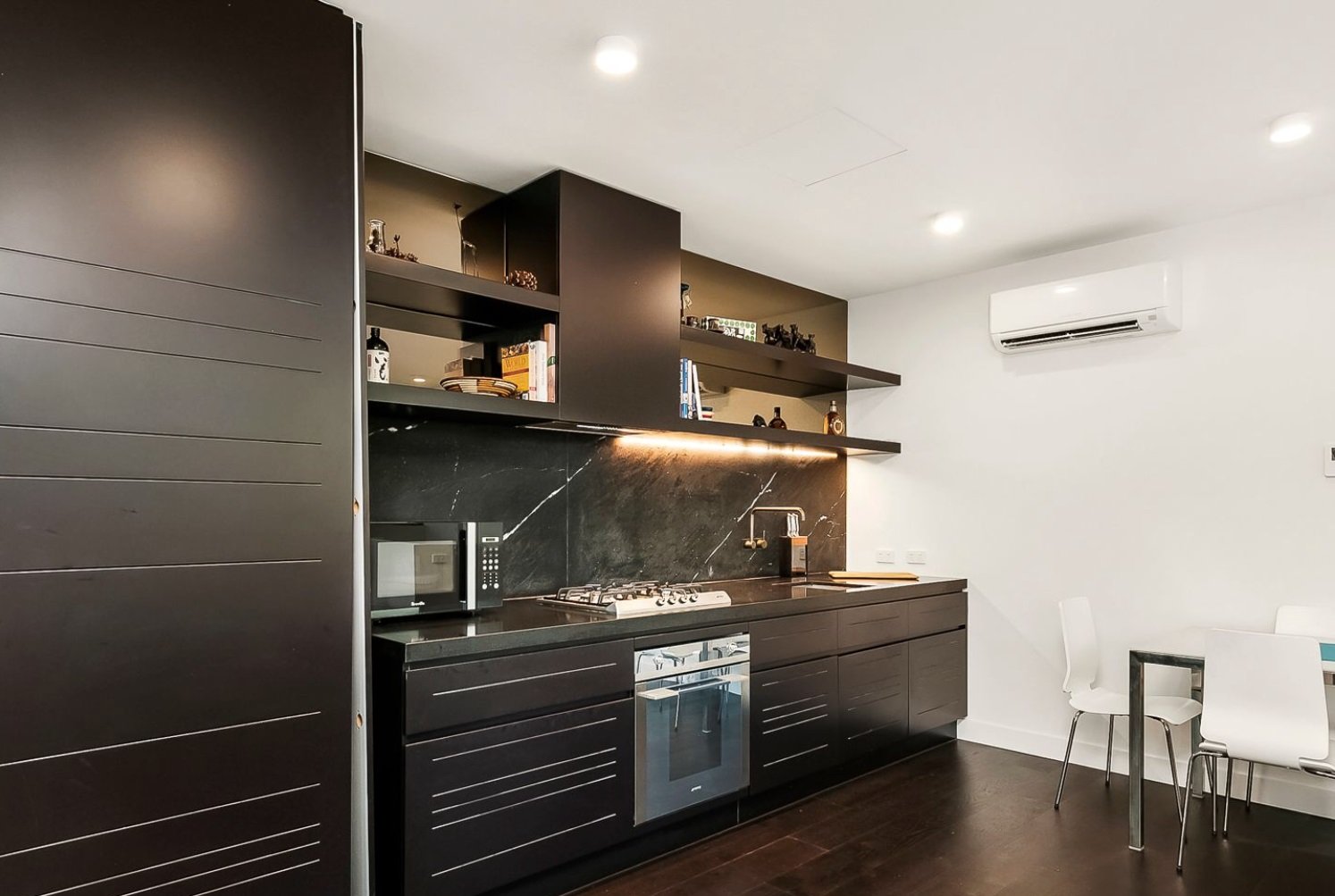 Gallery: 402/295-297 Clarendon Street