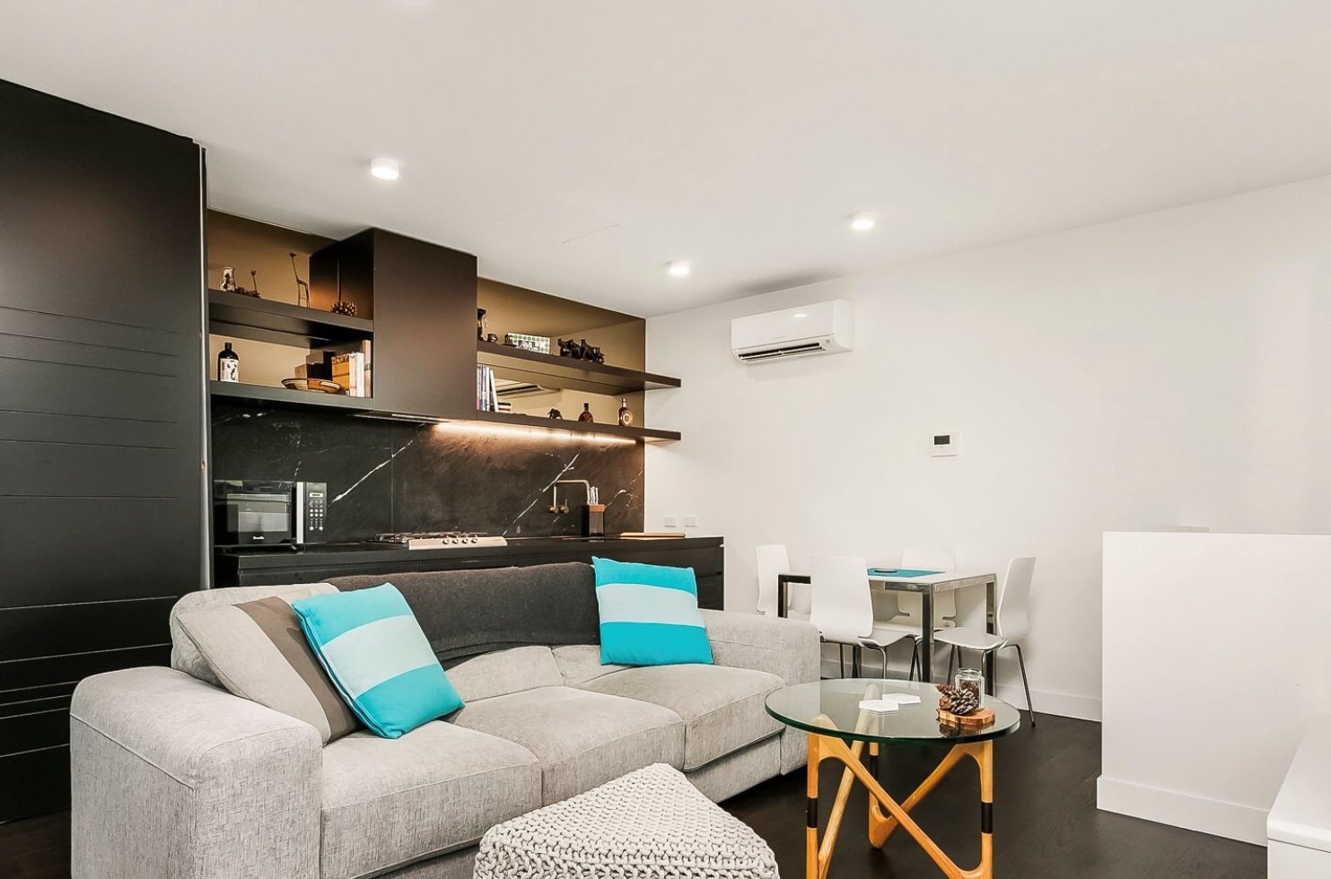 Gallery: 402/295-297 Clarendon Street