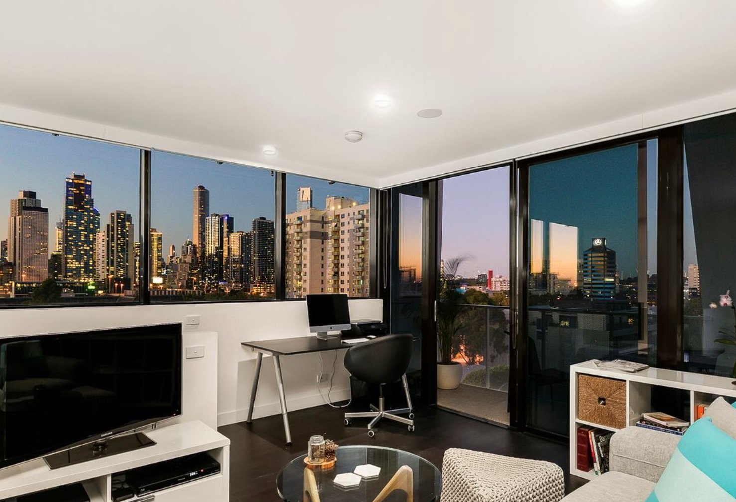 Gallery: 402/297 Clarendon Street